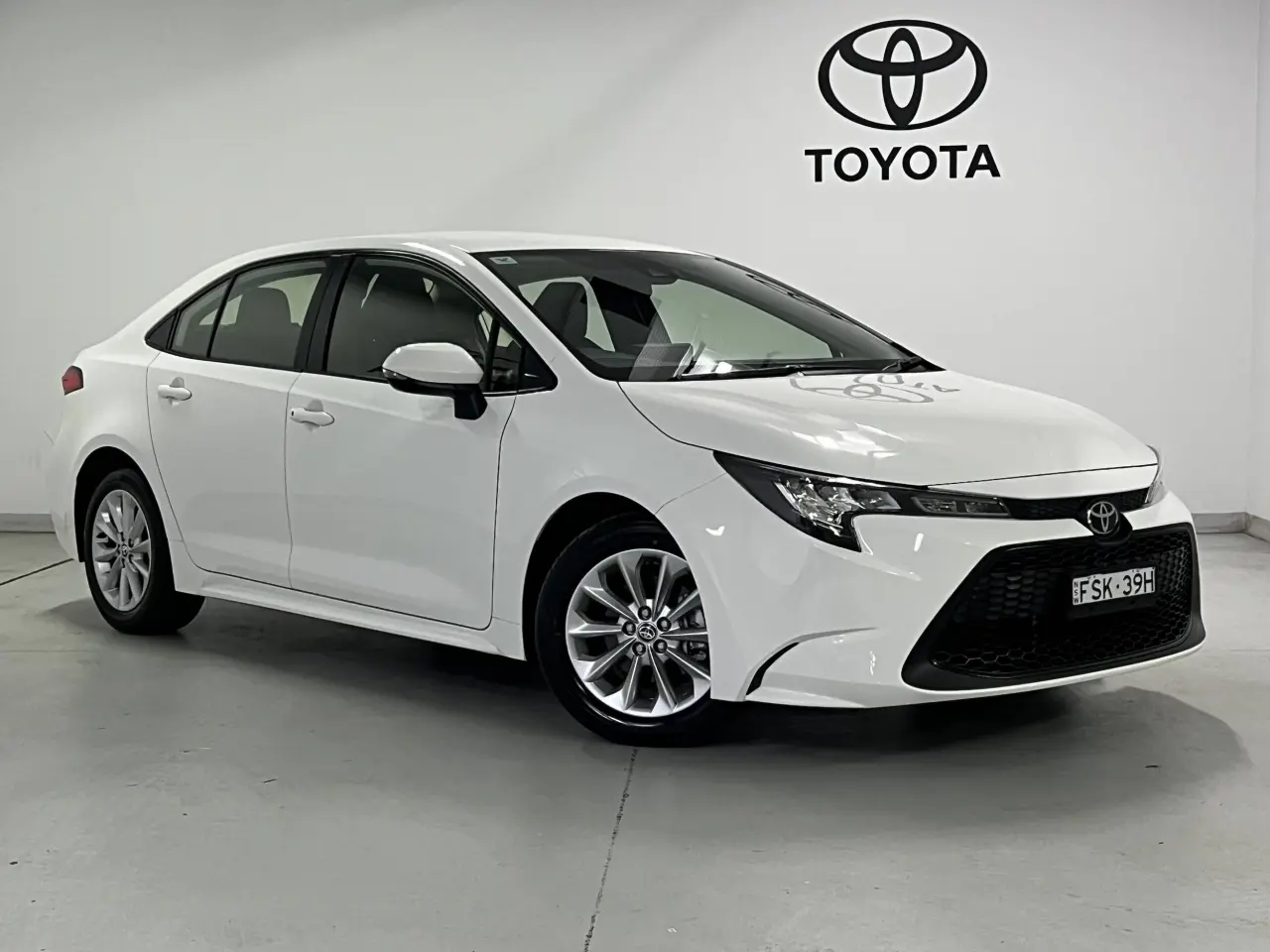 2020 TOYOTA COROLLA Gallery Image 1