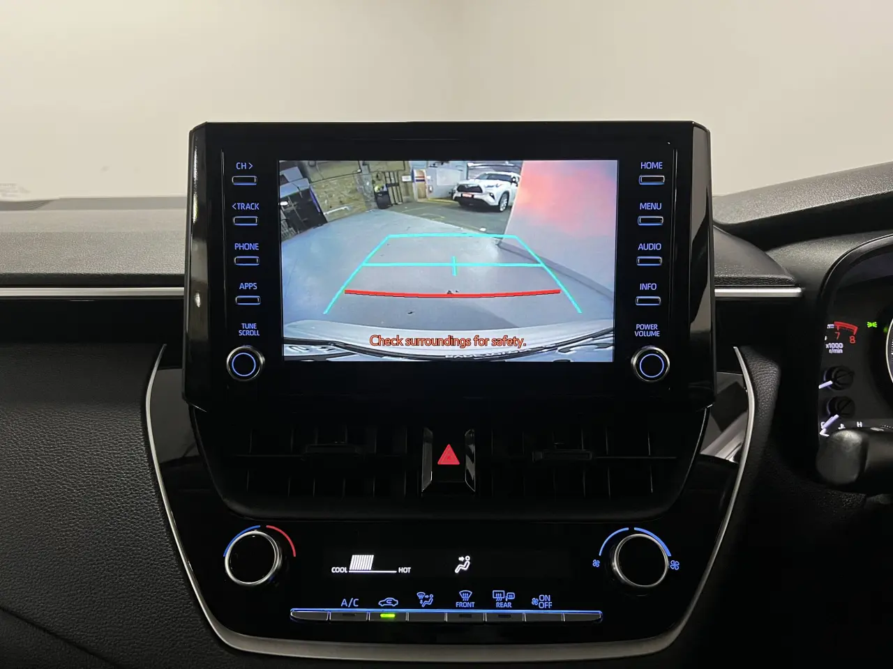 2020 TOYOTA COROLLA Gallery Image 18