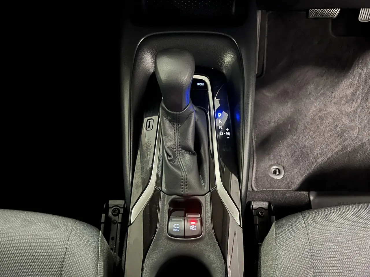 2020 TOYOTA COROLLA Gallery Image 19