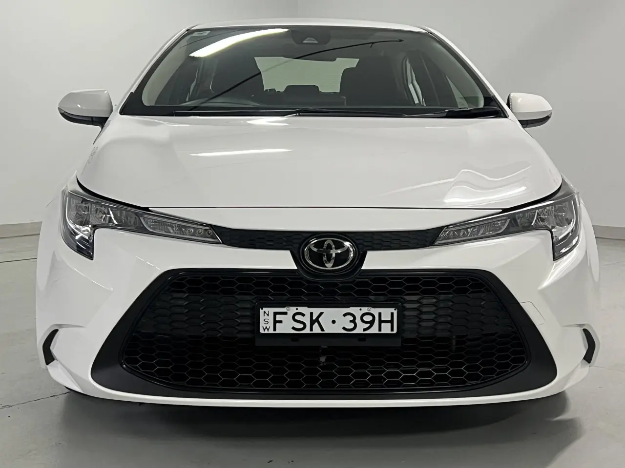 2020 TOYOTA COROLLA Gallery Image 3