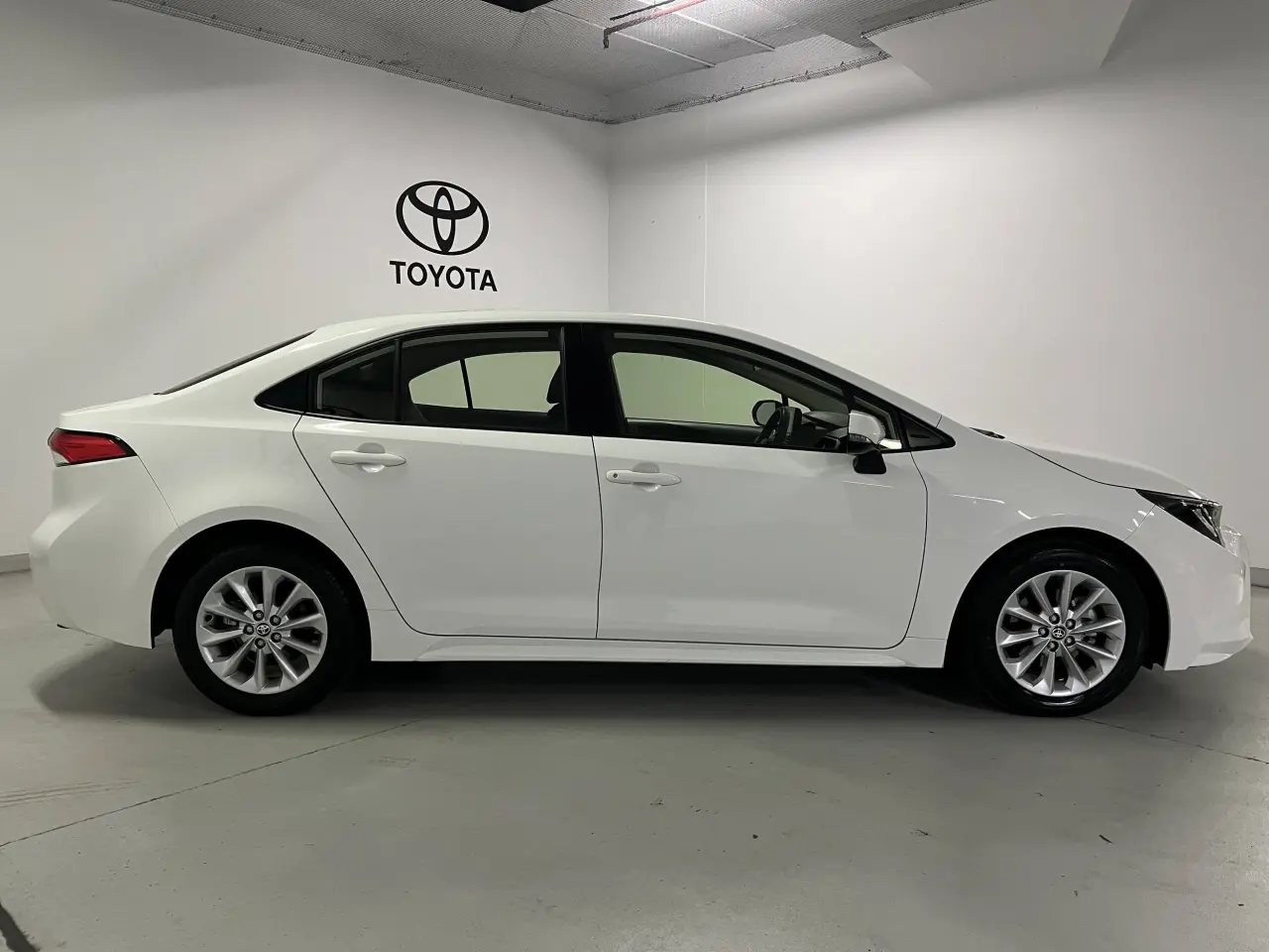 2020 TOYOTA COROLLA Gallery Image 4