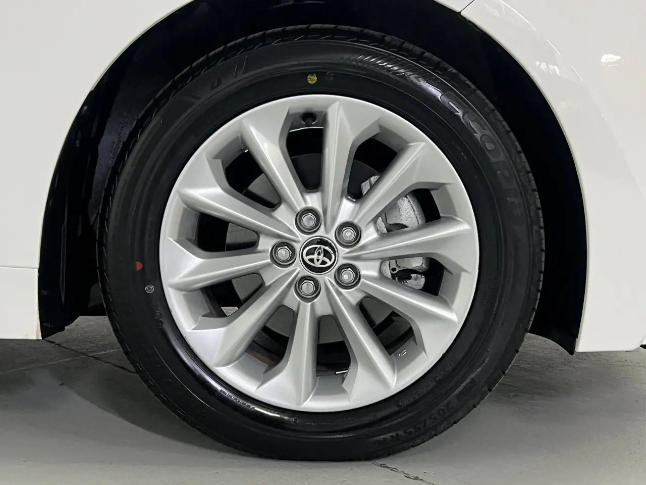 2020 TOYOTA COROLLA Gallery Image 5