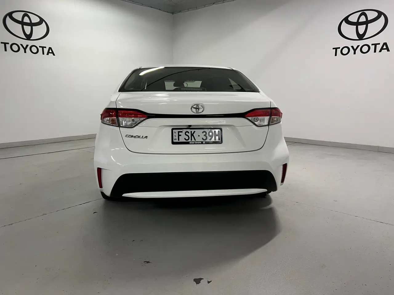 2020 TOYOTA COROLLA Gallery Image 6