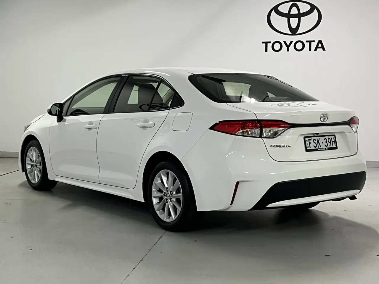 2020 TOYOTA COROLLA Gallery Image 8