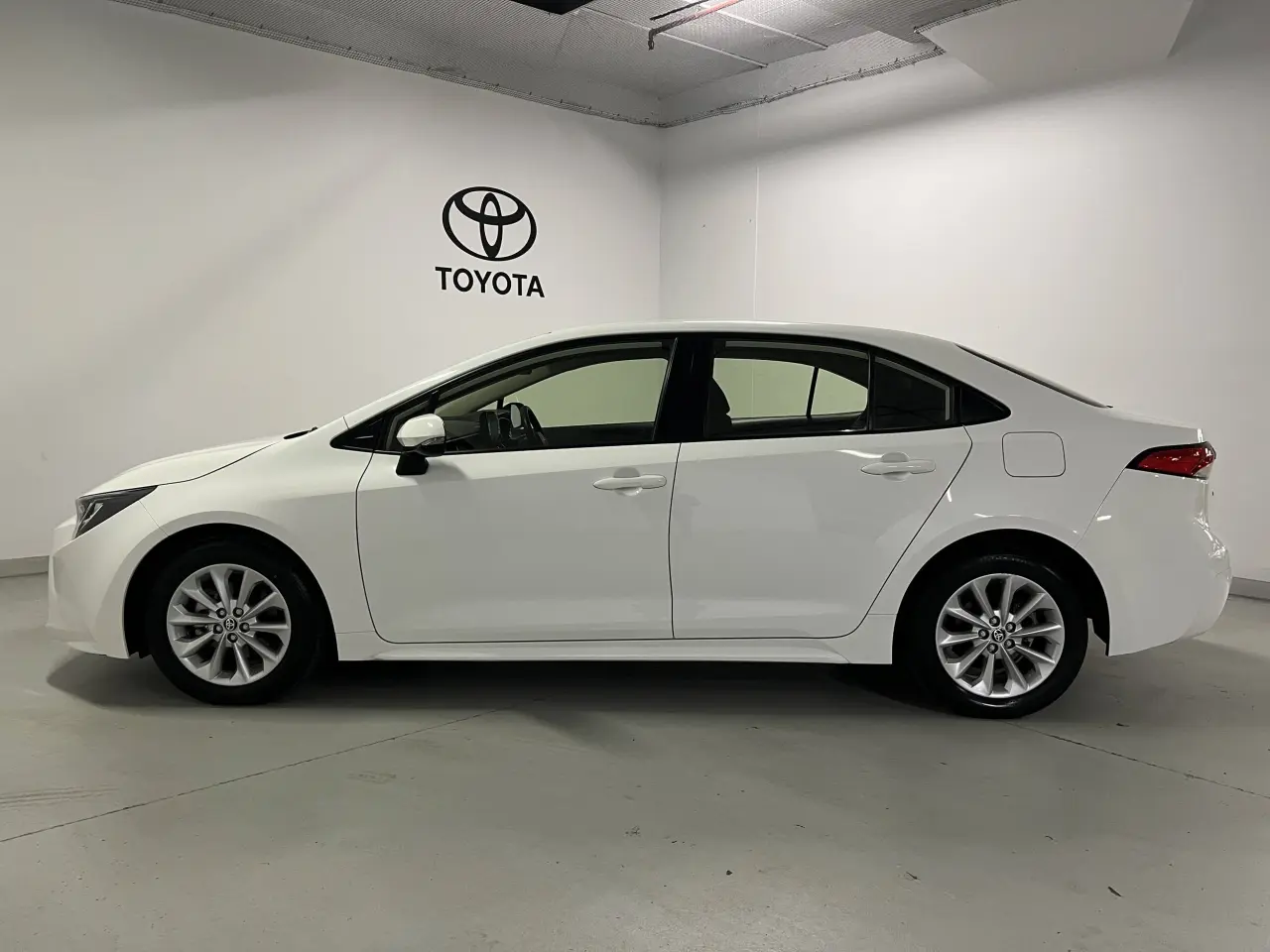 2020 TOYOTA COROLLA Gallery Image 9