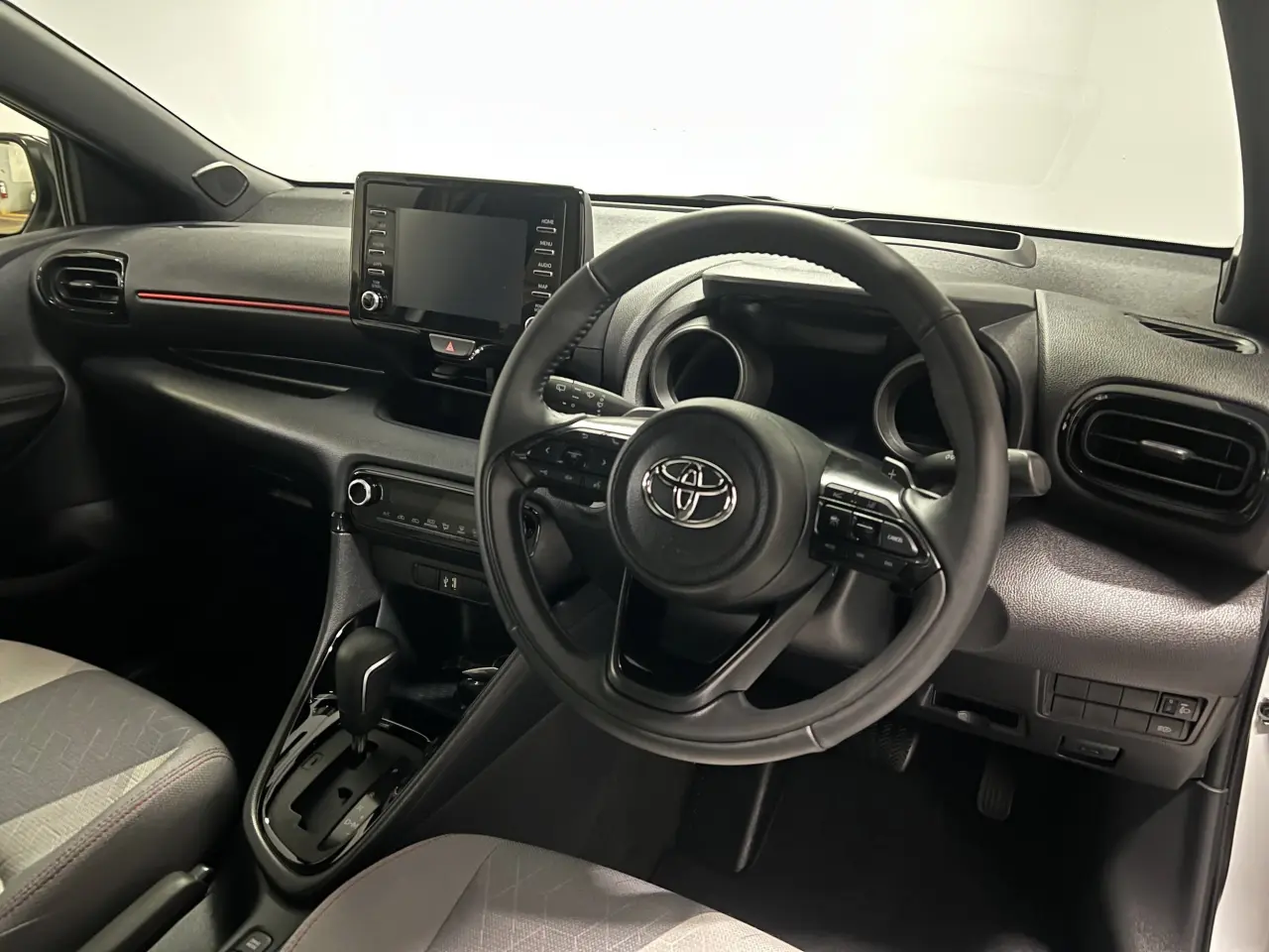 2023 TOYOTA YARIS Gallery Image 10