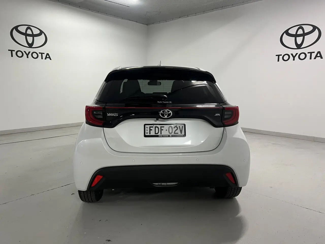 2023 TOYOTA YARIS Gallery Image 6
