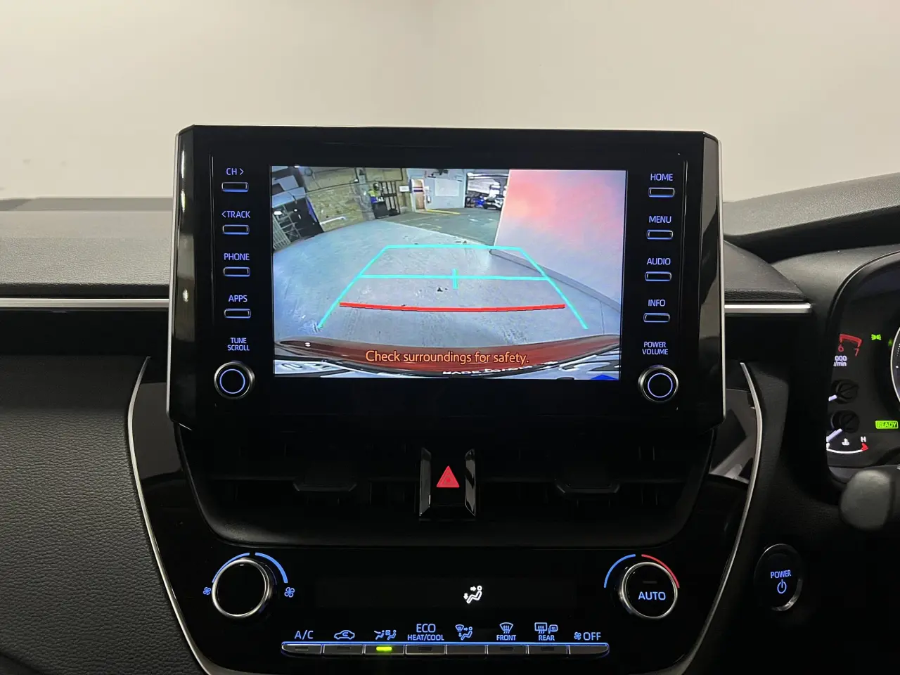 2021 TOYOTA COROLLA SEDAN HYBRID Gallery Image 18
