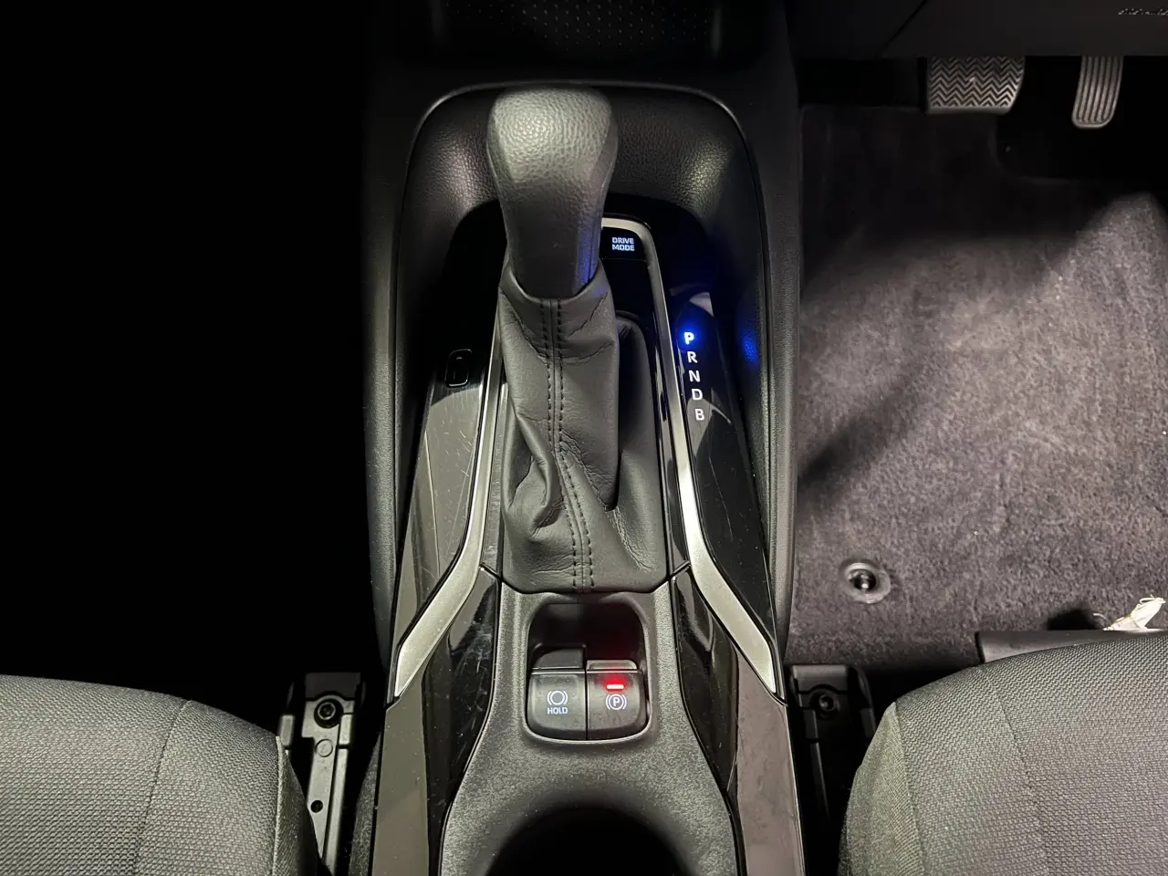 2021 TOYOTA COROLLA SEDAN HYBRID Gallery Image 19