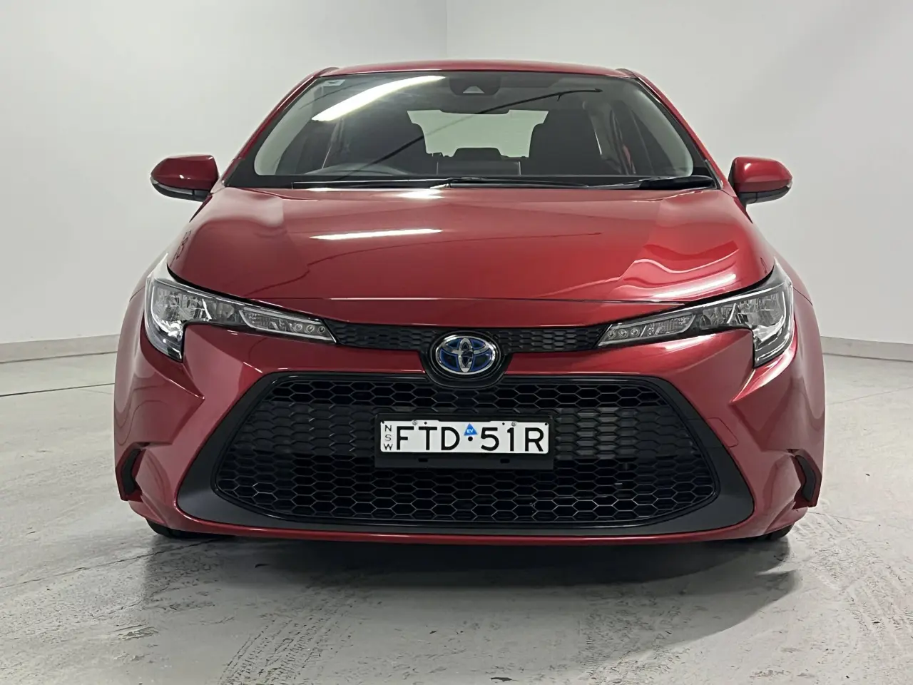2021 TOYOTA COROLLA SEDAN HYBRID Gallery Image 3