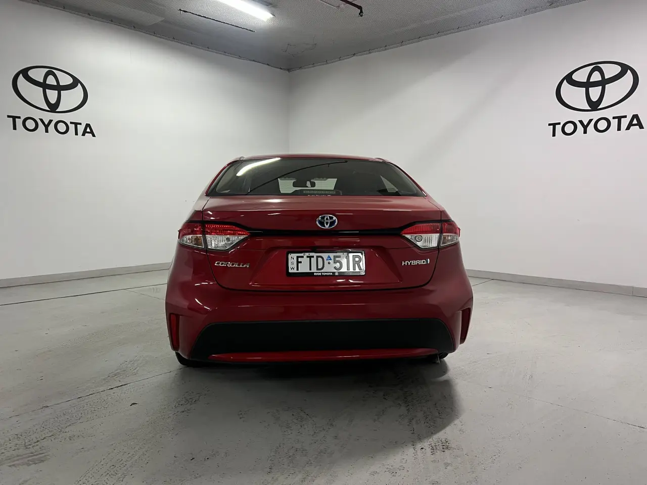 2021 TOYOTA COROLLA SEDAN HYBRID Gallery Image 6