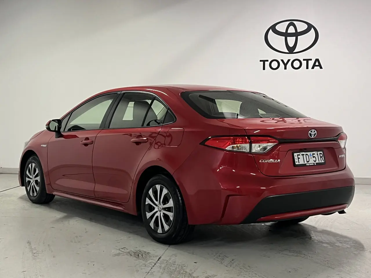 2021 TOYOTA COROLLA SEDAN HYBRID Gallery Image 8