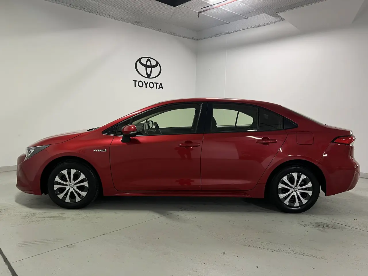 2021 TOYOTA COROLLA SEDAN HYBRID Gallery Image 9