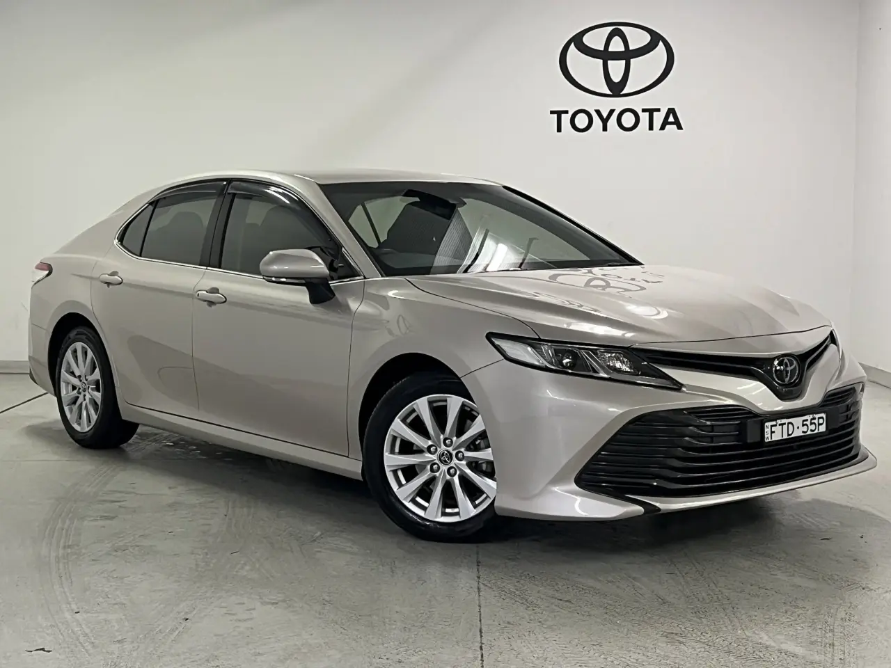 2019 TOYOTA CAMRY Gallery Image 1