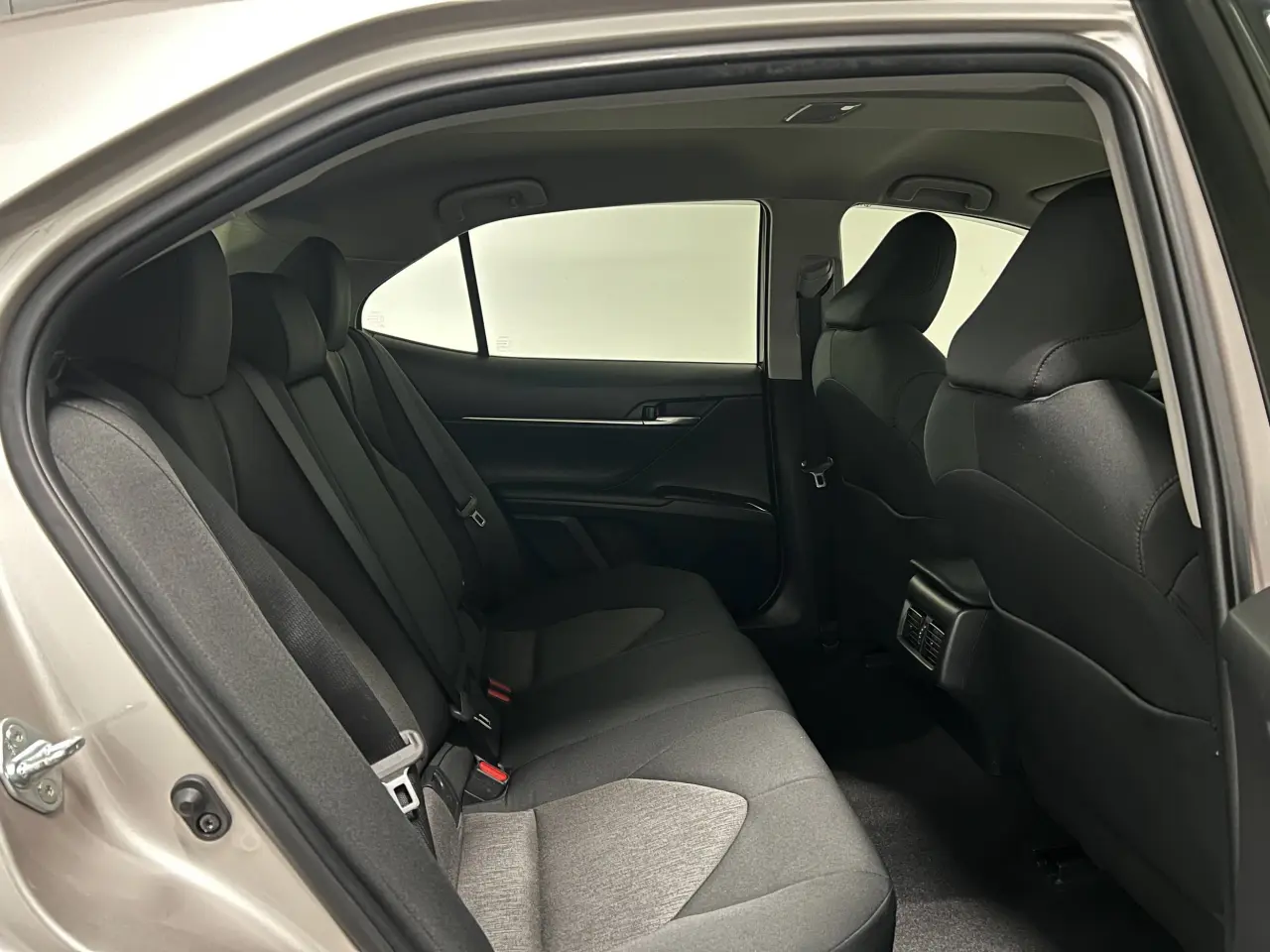 2019 TOYOTA CAMRY Gallery Image 11