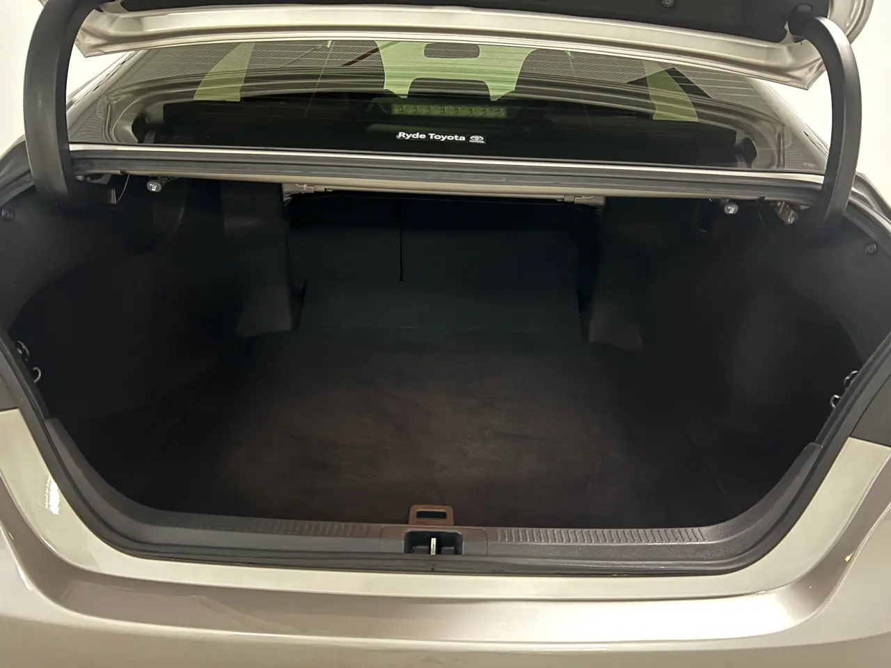 2019 TOYOTA CAMRY Gallery Image 12