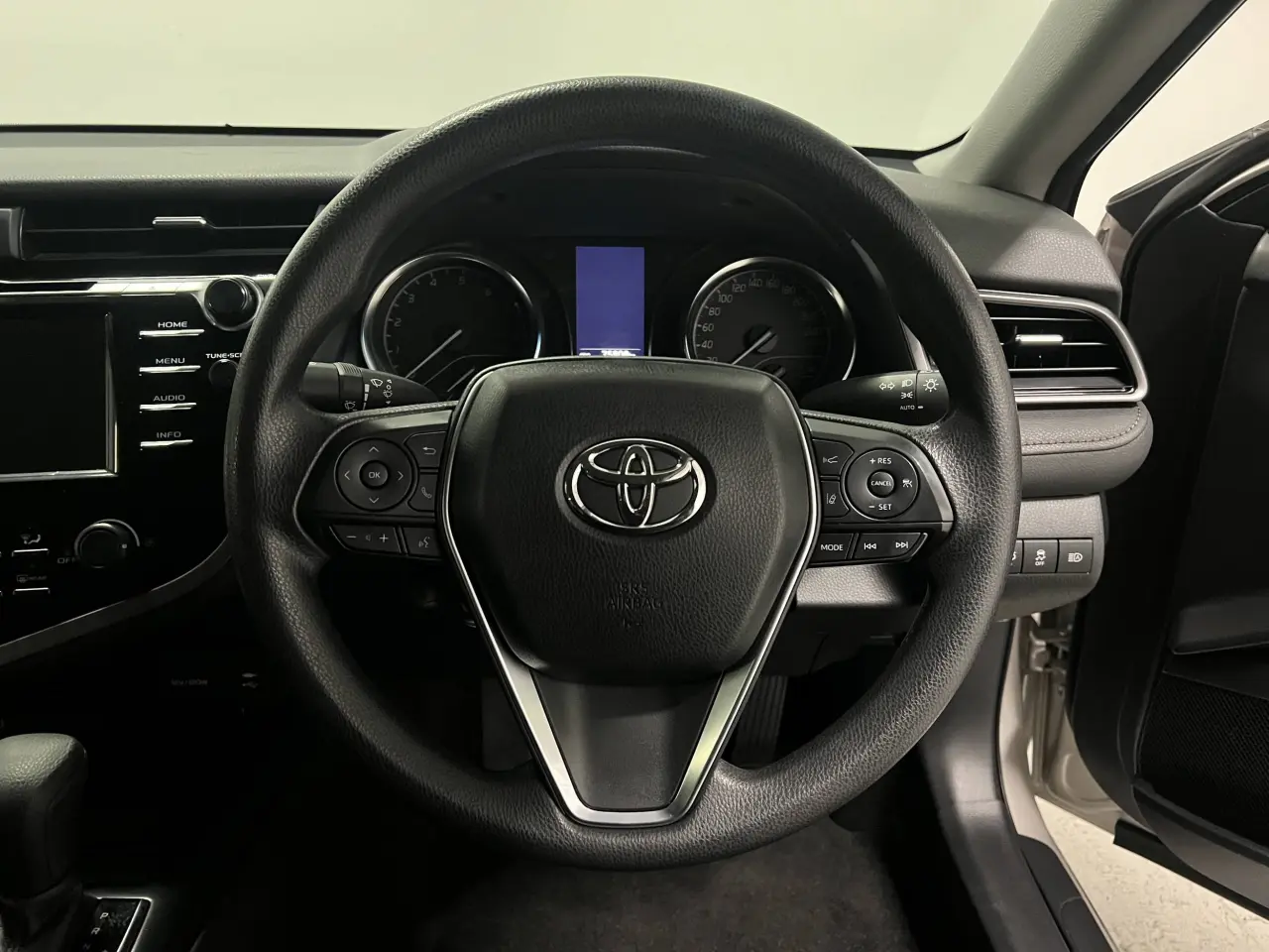 2019 TOYOTA CAMRY Gallery Image 16