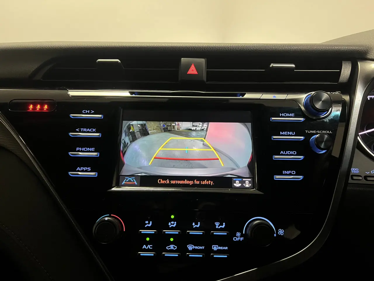 2019 TOYOTA CAMRY Gallery Image 17