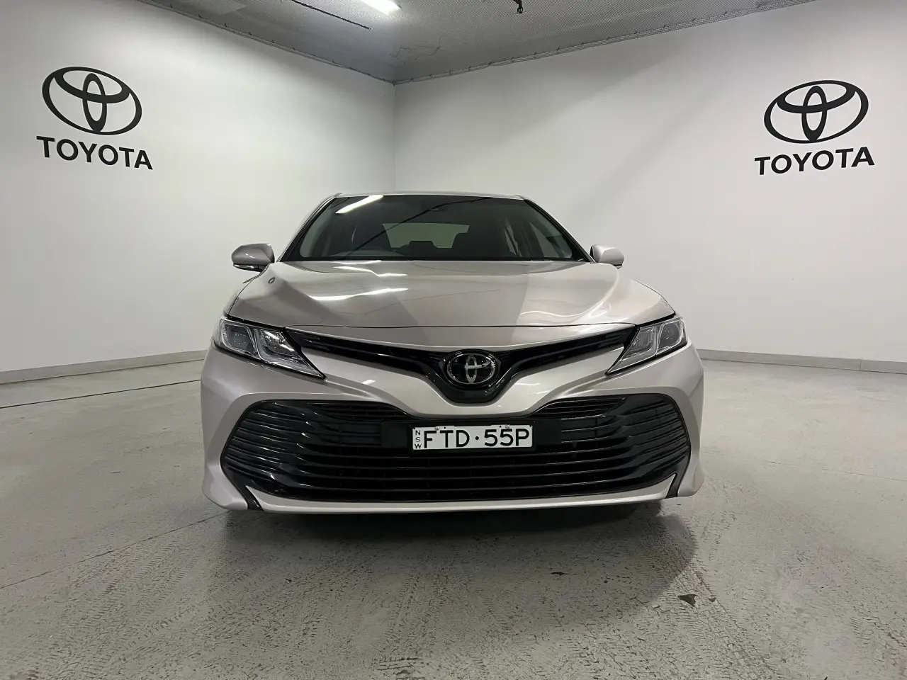 2019 TOYOTA CAMRY Gallery Image 2