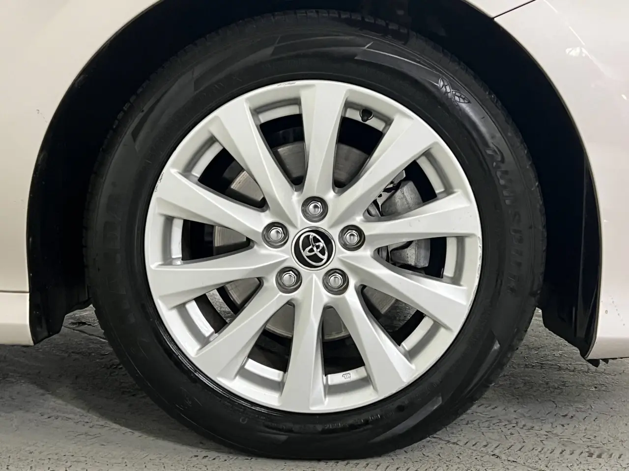 2019 TOYOTA CAMRY Gallery Image 5