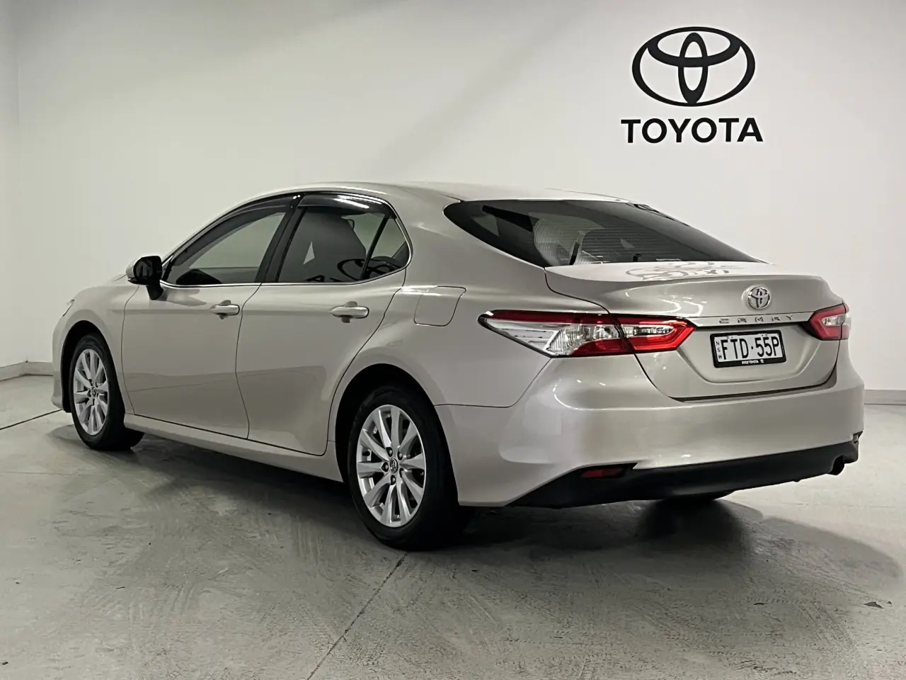 2019 TOYOTA CAMRY Gallery Image 8