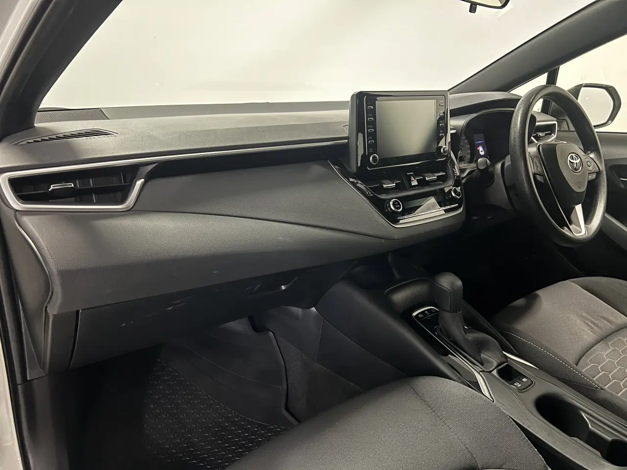 2020 TOYOTA COROLLA Gallery Image 14