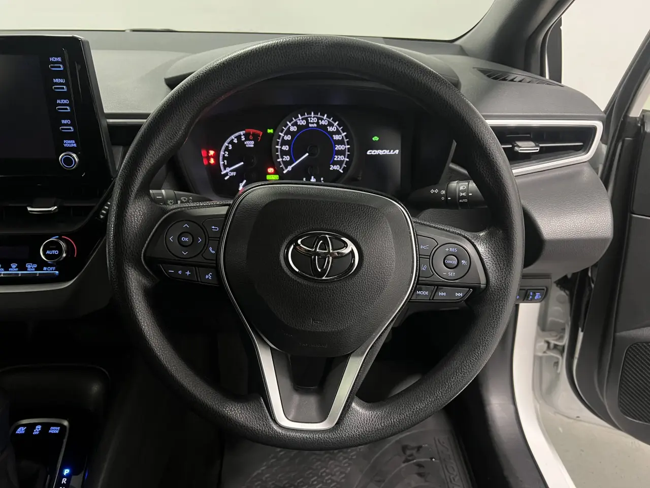 2020 TOYOTA COROLLA Gallery Image 16