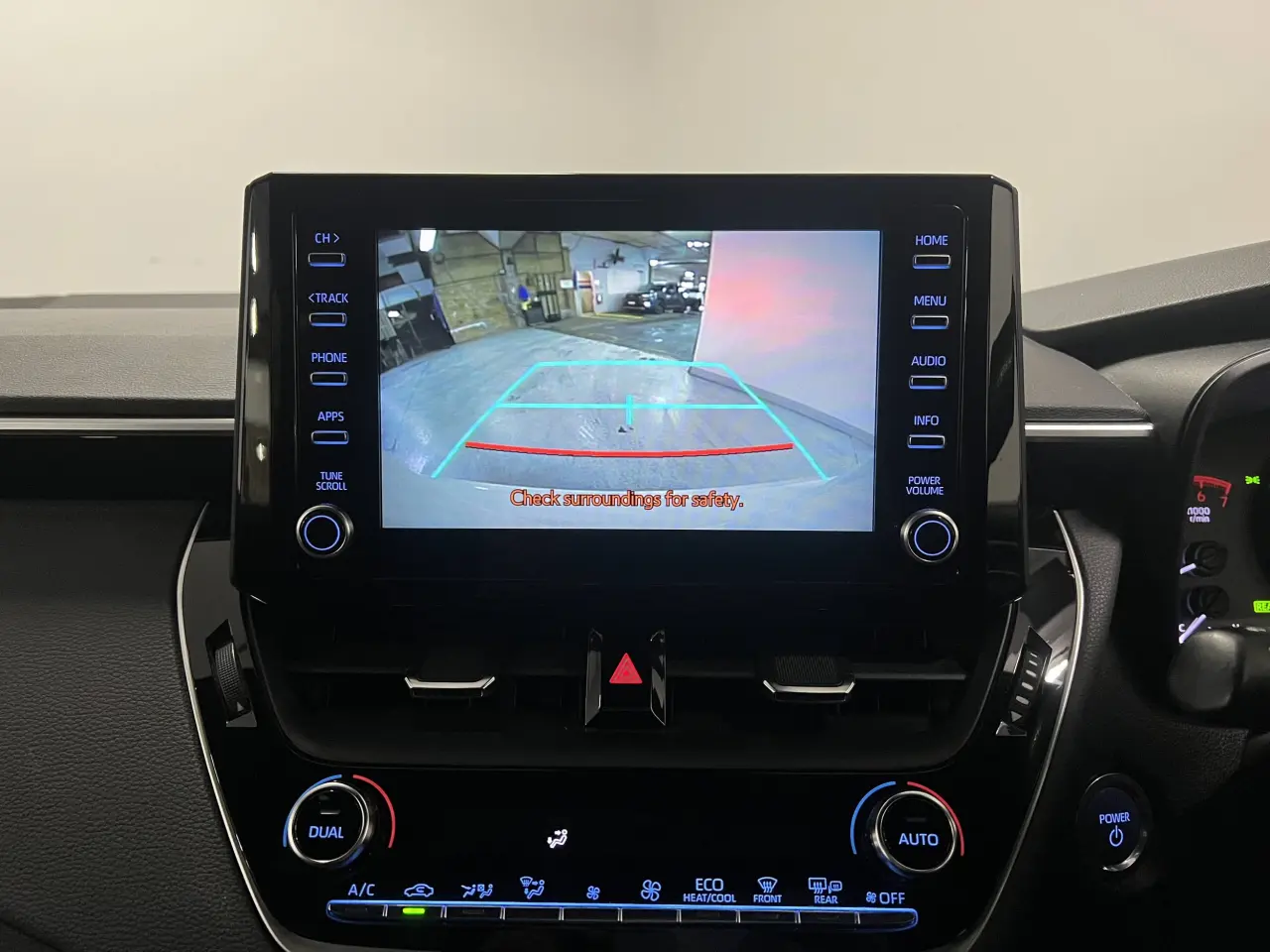 2020 TOYOTA COROLLA Gallery Image 18