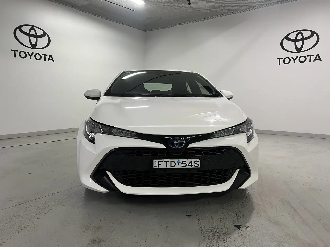 2020 TOYOTA COROLLA Gallery Image 2