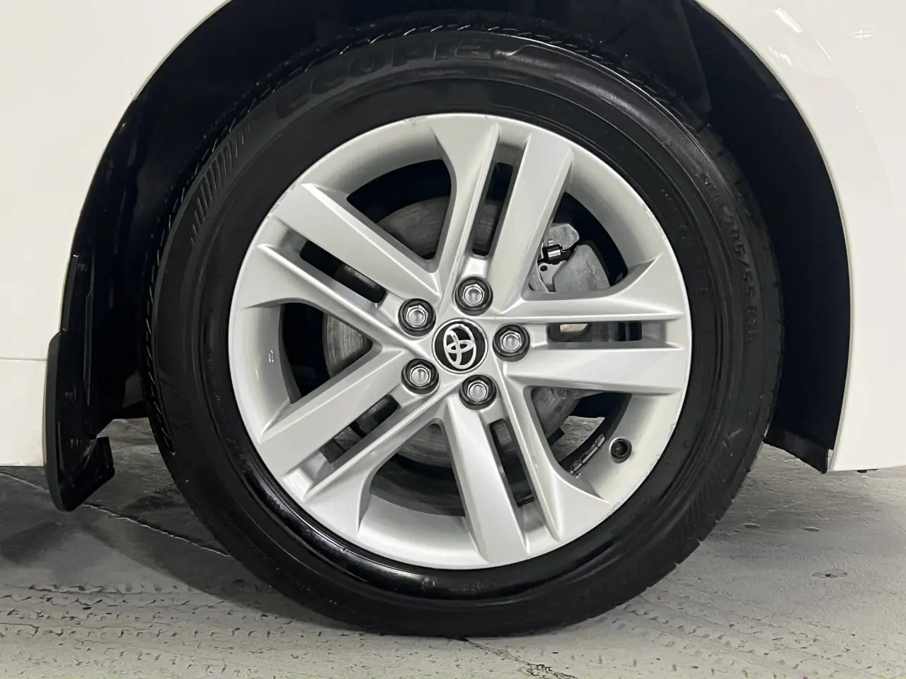 2020 TOYOTA COROLLA Gallery Image 5