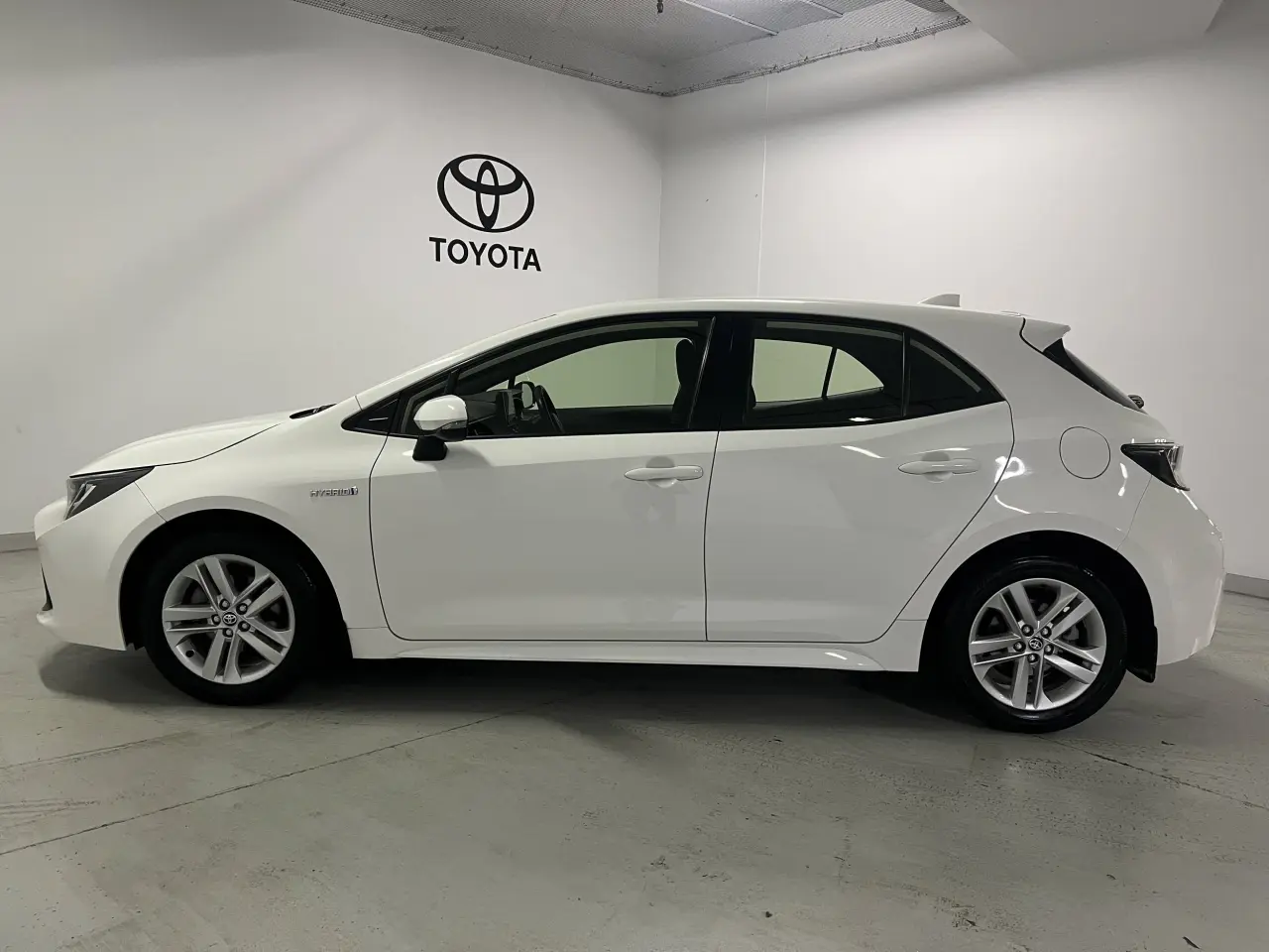 2020 TOYOTA COROLLA Gallery Image 9