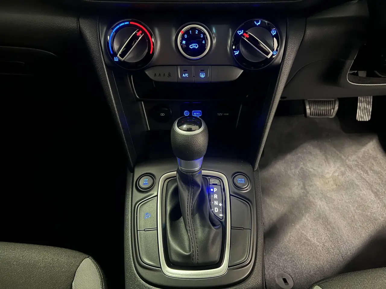 2020 HYUNDAI KONA Gallery Image 19