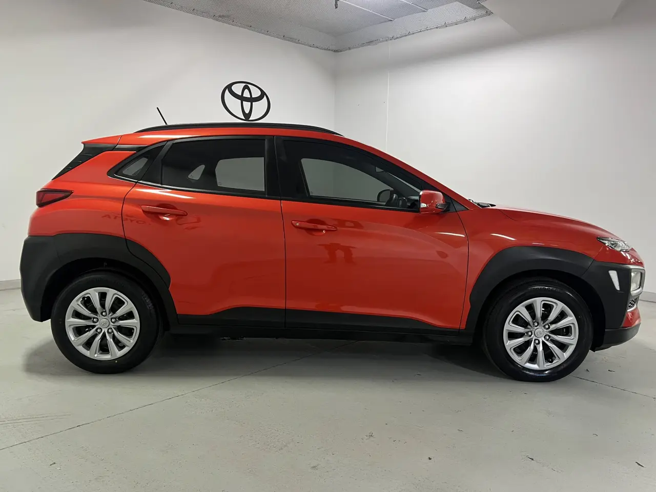 2020 HYUNDAI KONA Gallery Image 4