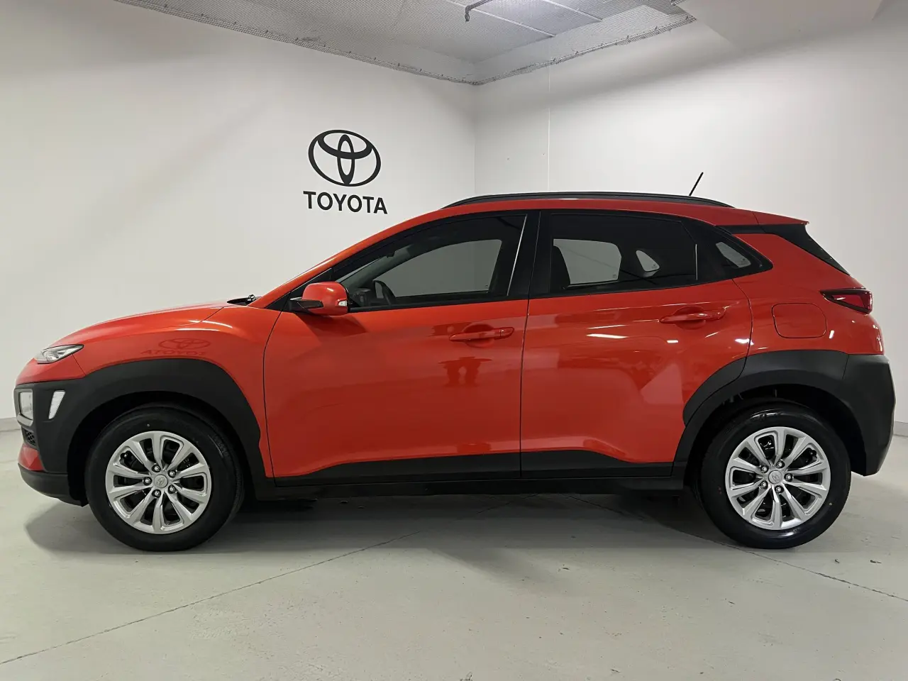 2020 HYUNDAI KONA Gallery Image 9