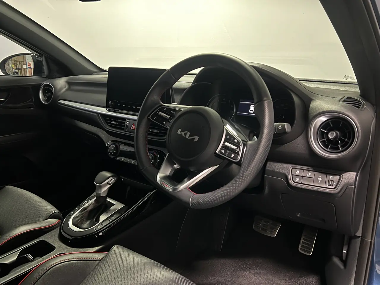 2024 KIA CERATO Gallery Image 10