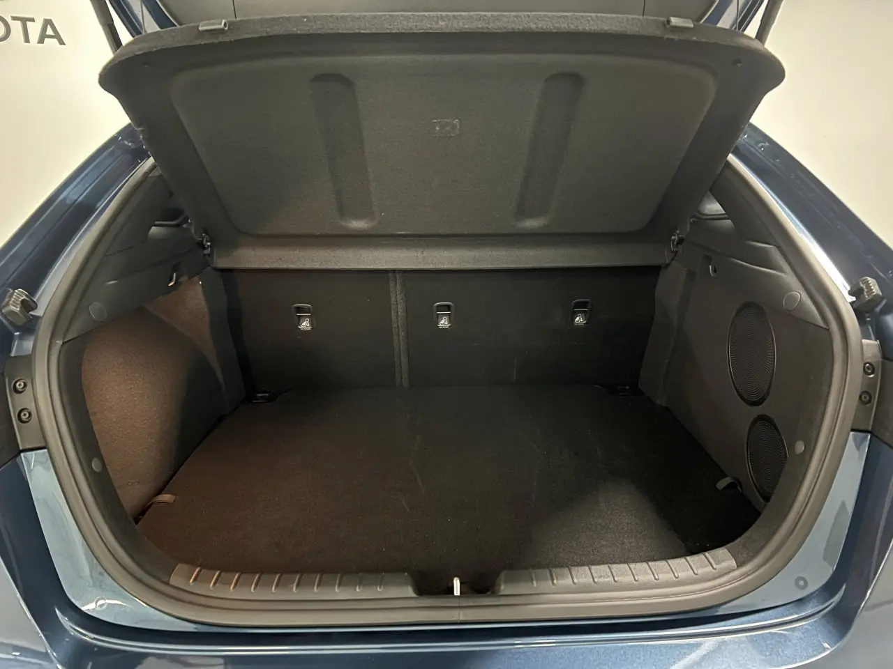 2024 KIA CERATO Gallery Image 12