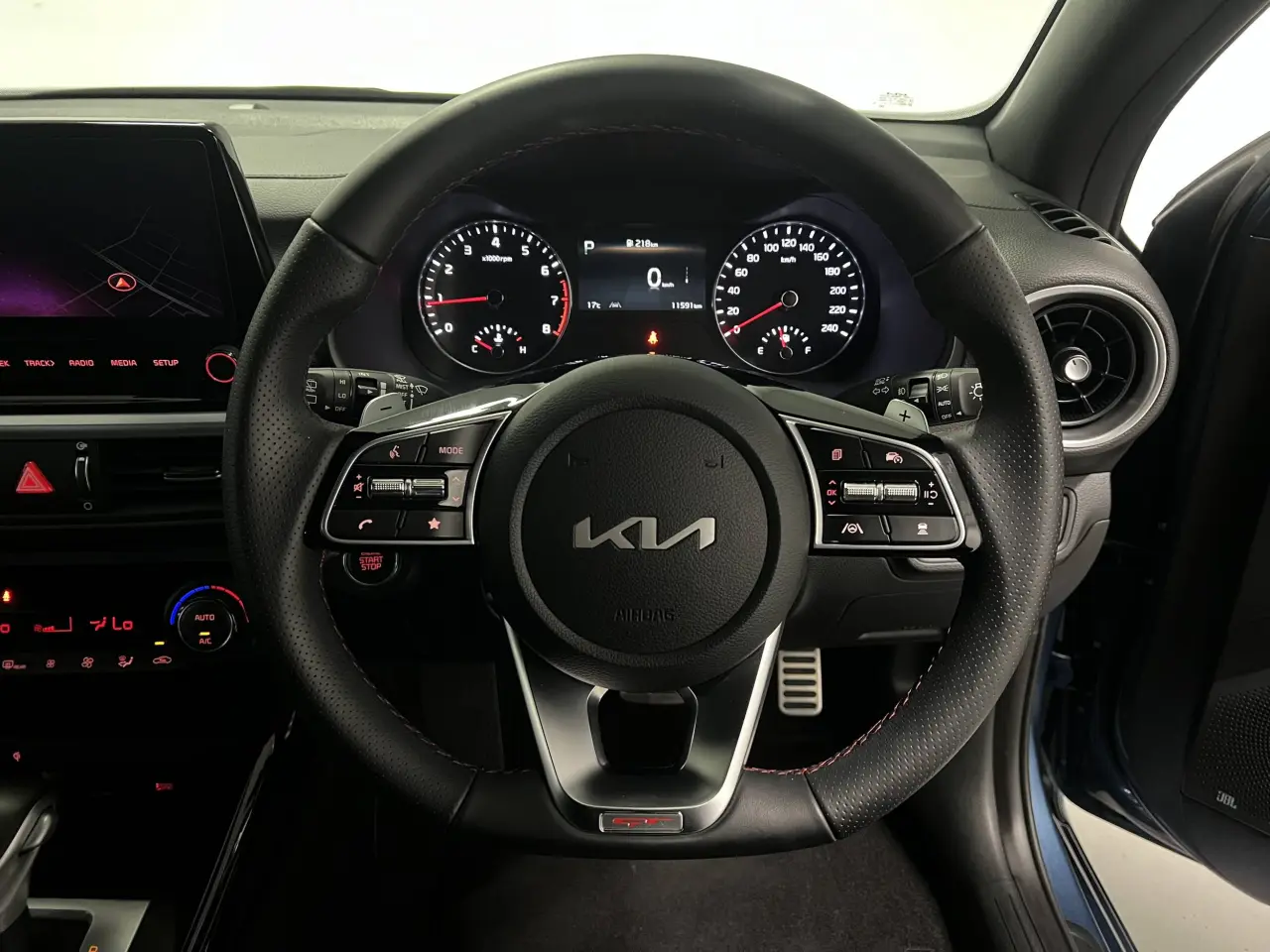 2024 KIA CERATO Gallery Image 16
