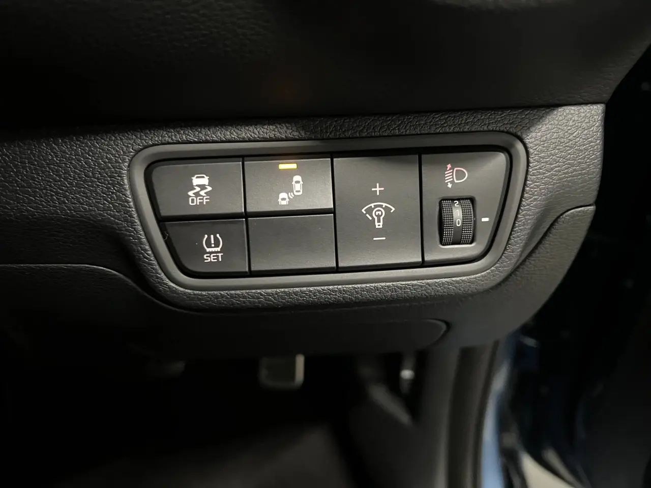 2024 KIA CERATO Gallery Image 20