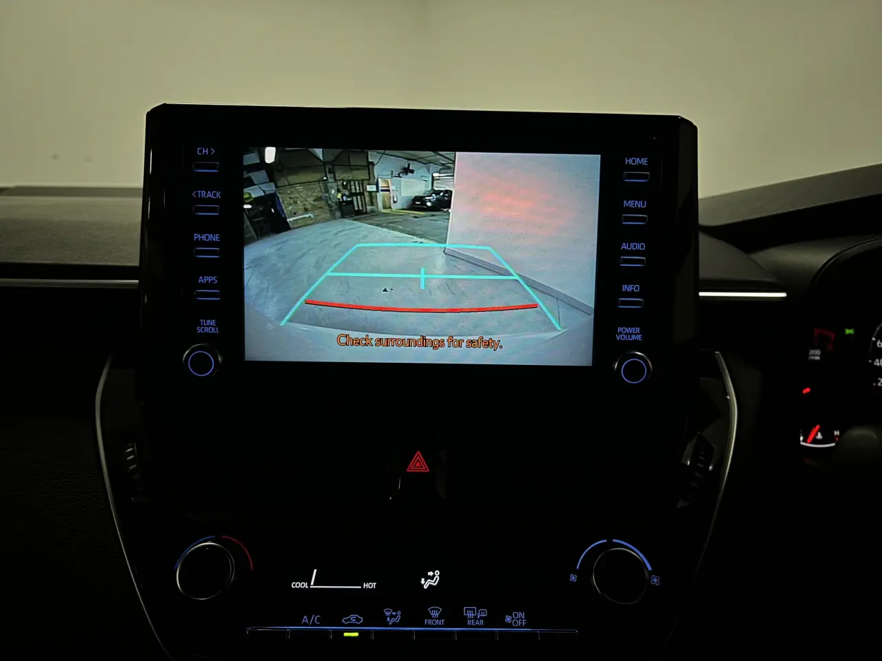 2021 TOYOTA COROLLA Gallery Image 18