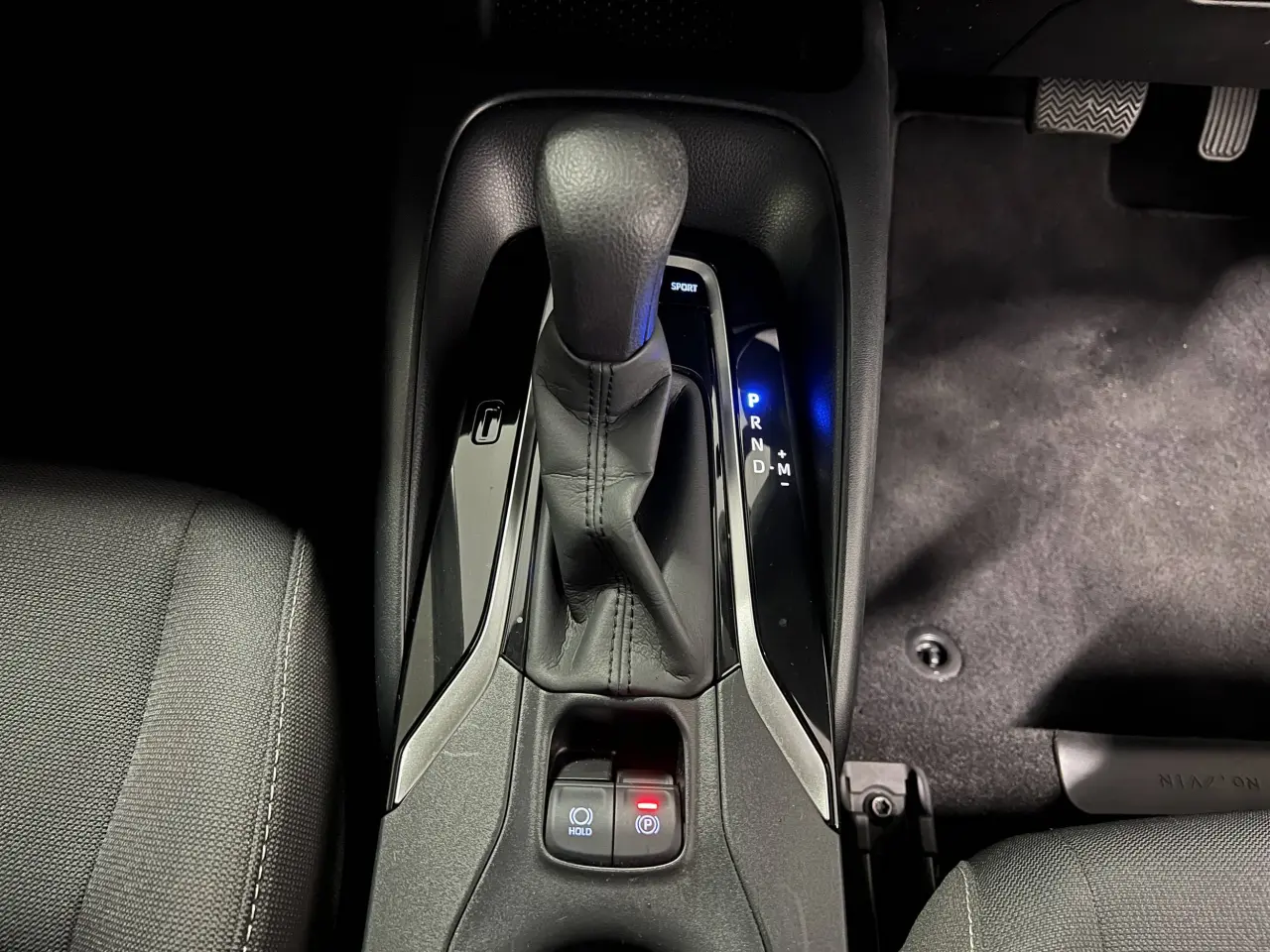 2021 TOYOTA COROLLA Gallery Image 19