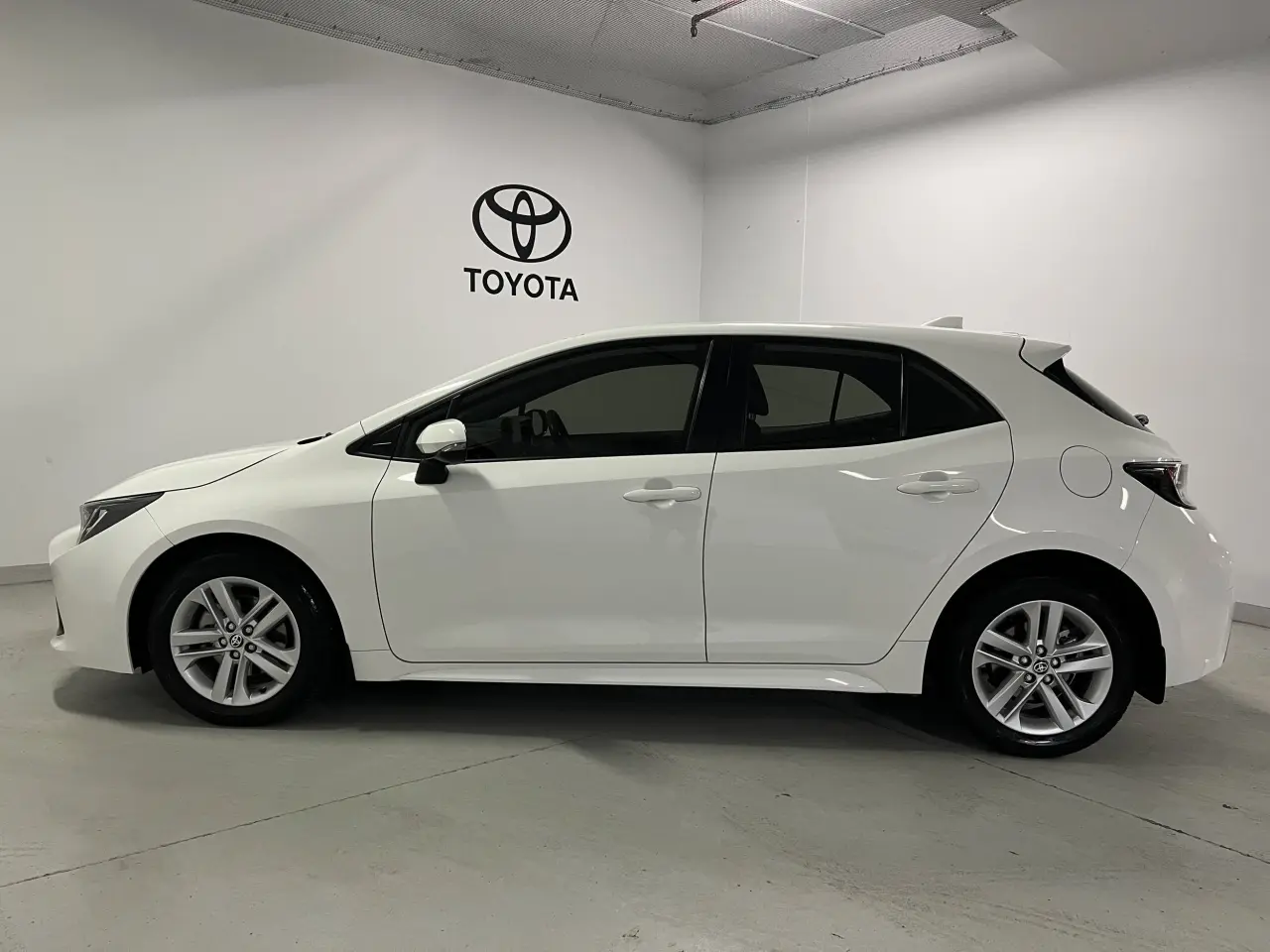 2021 TOYOTA COROLLA Gallery Image 9