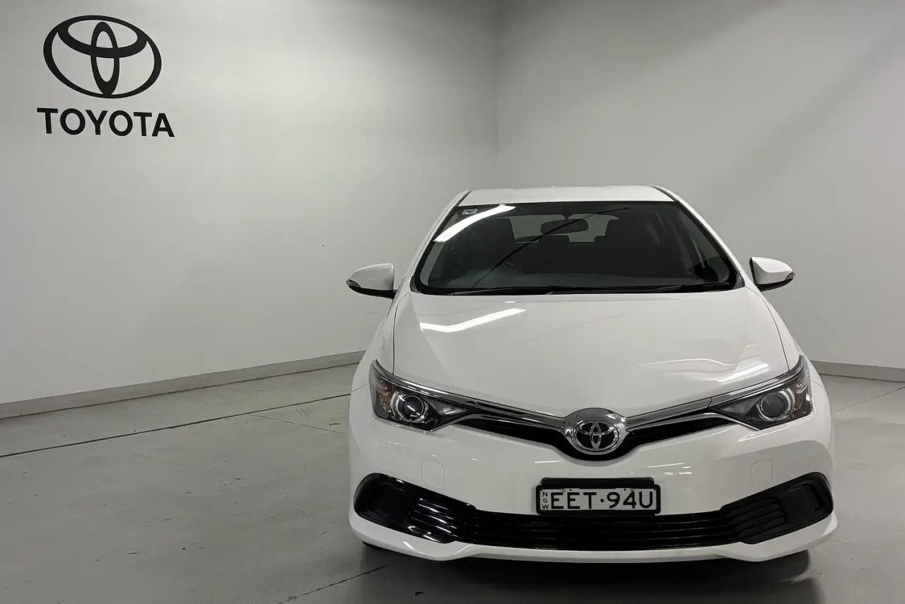 2018 Toyota Corolla Gallery Image 2