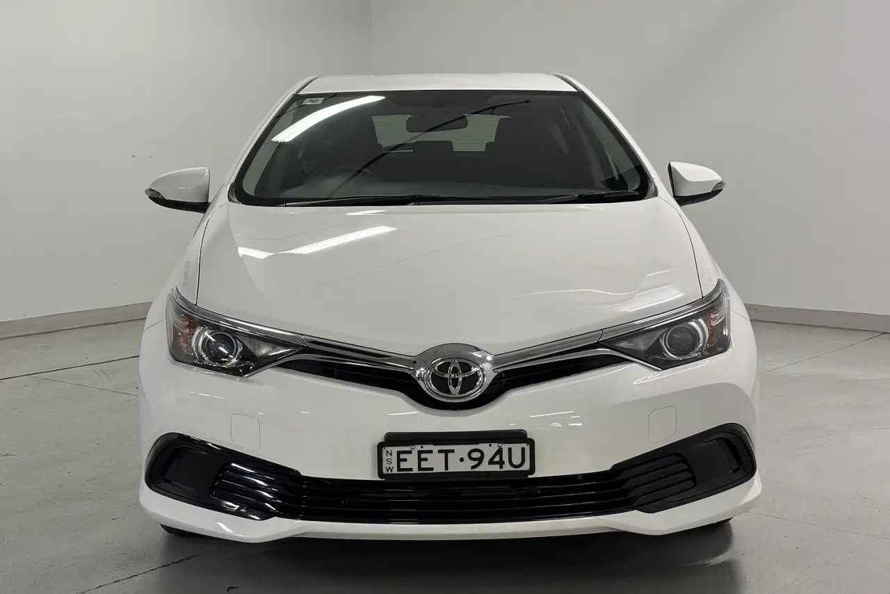 2018 Toyota Corolla Gallery Image 3