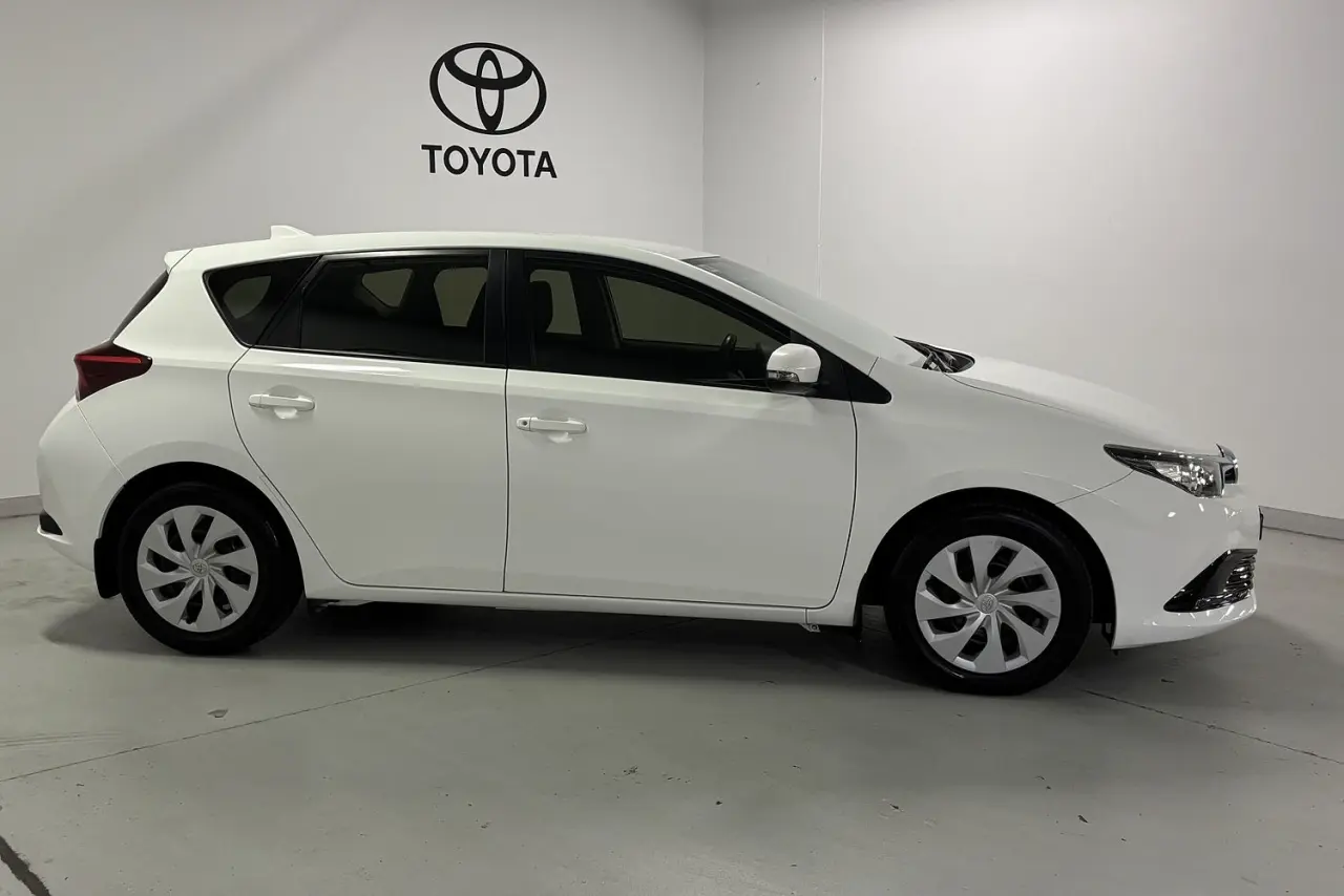 2018 Toyota Corolla Gallery Image 4