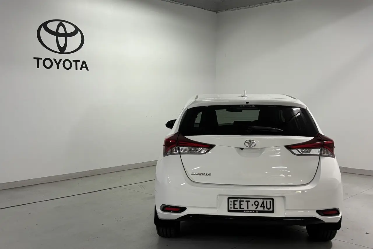 2018 Toyota Corolla Gallery Image 6