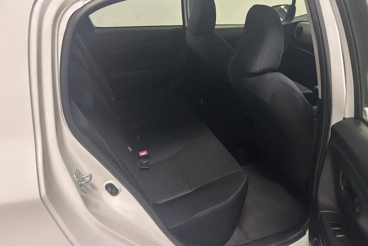 2015 Toyota Yaris Gallery Image 11