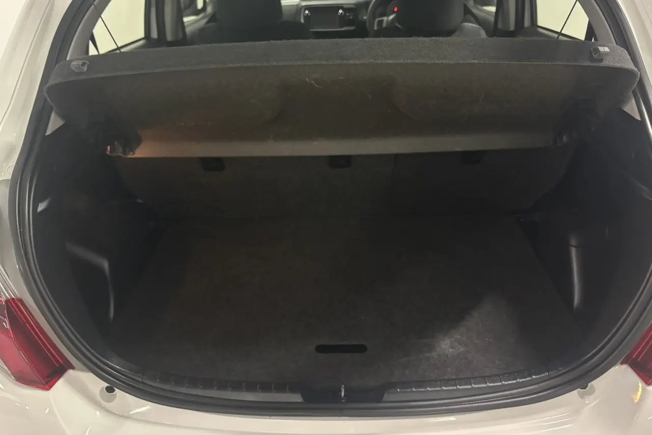 2015 Toyota Yaris Gallery Image 12