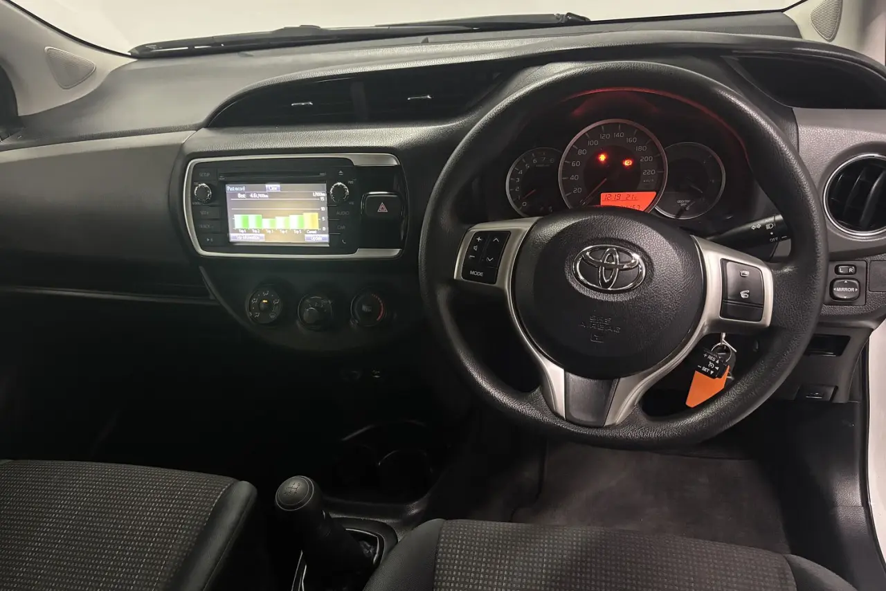 2015 Toyota Yaris Gallery Image 17