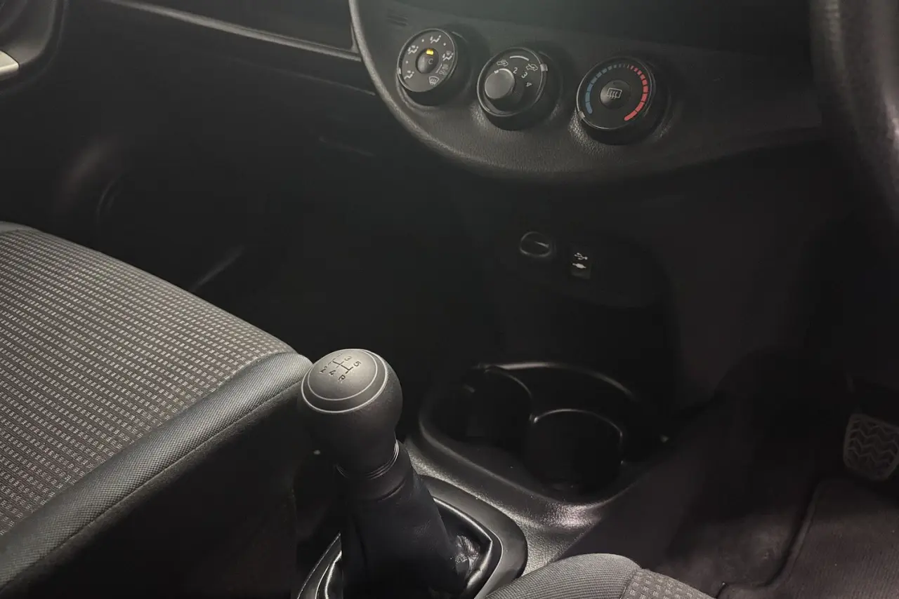 2015 Toyota Yaris Gallery Image 19