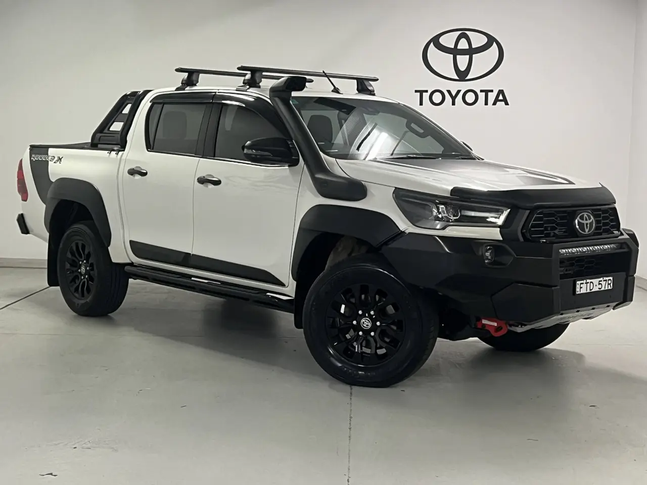 2020 TOYOTA HILUX Gallery Image 1